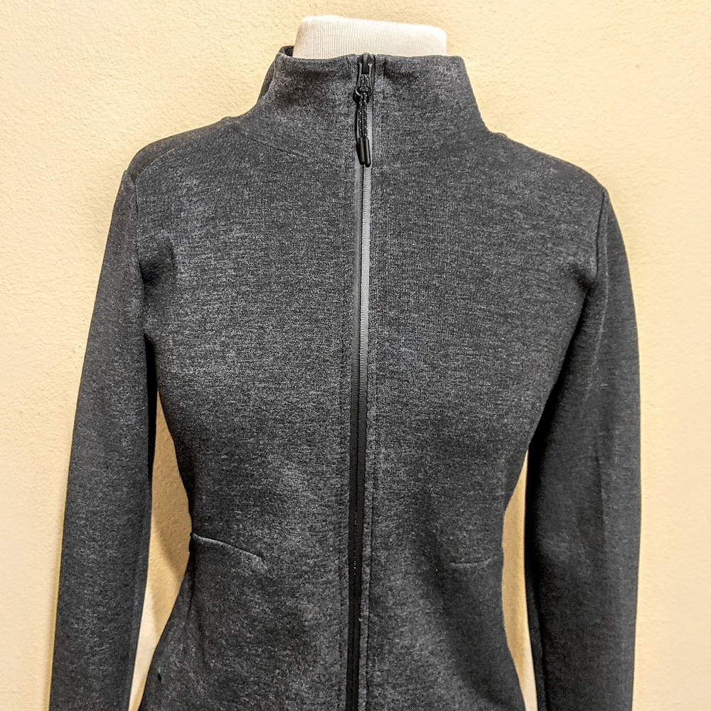 CHAMPION Performance jacket (small) - Picture 2 of 6